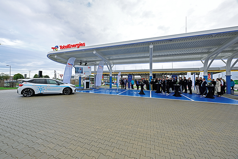 TotalEnergies eröffnet ersten Flagship-Ladehub in Deutschland