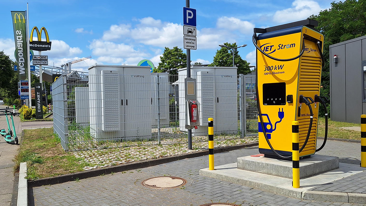 JET: Schnellladeinfrastruktur ohne Netzausbau