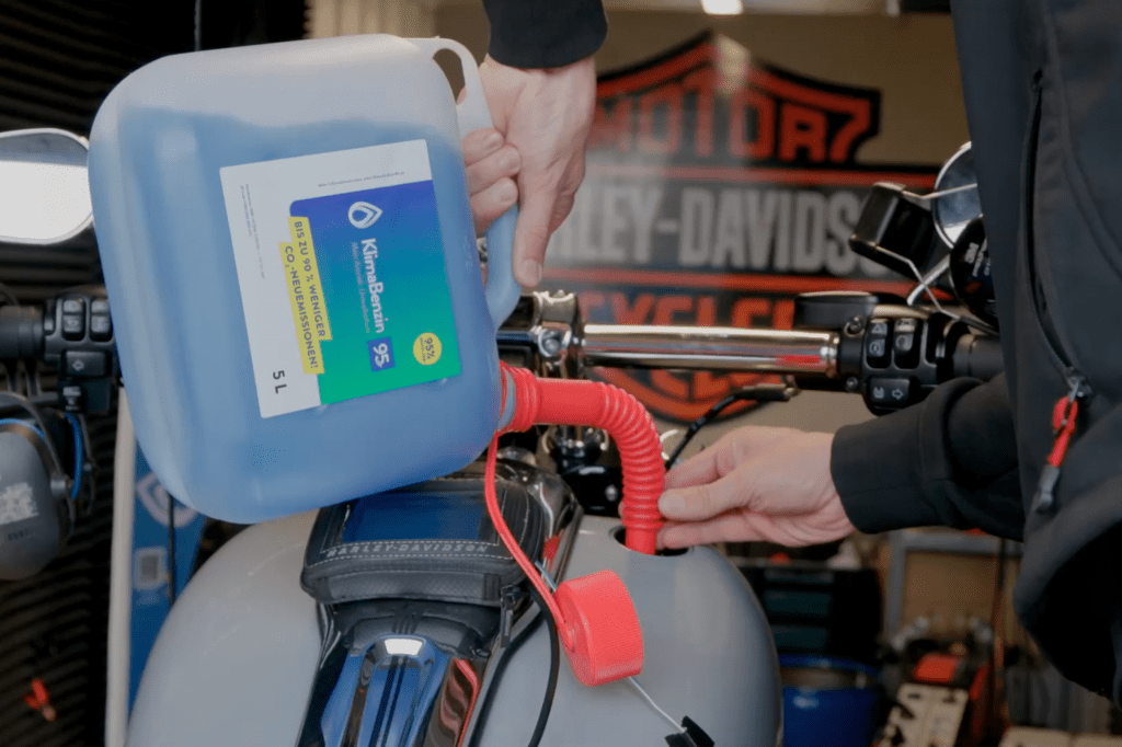 KlimaBenzin beim Leistungs-Check bei Harley Davidson