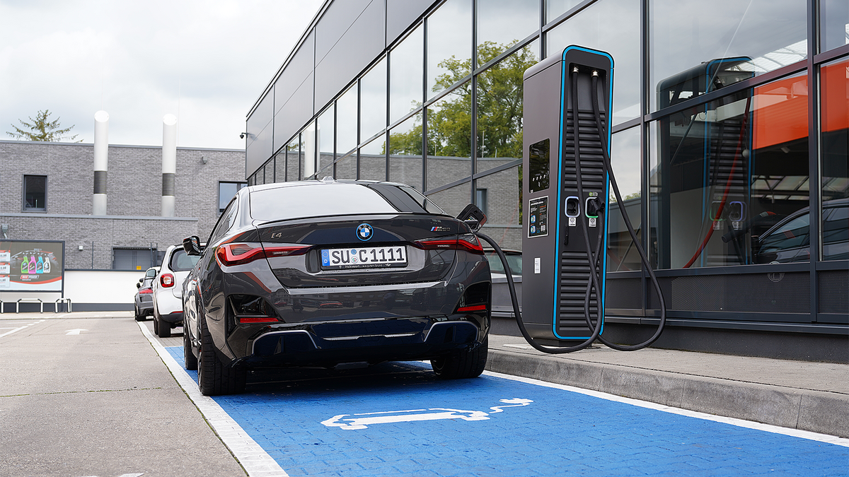 Integration statt Insellösung: E-Mobilität im Tankstellenbetrieb