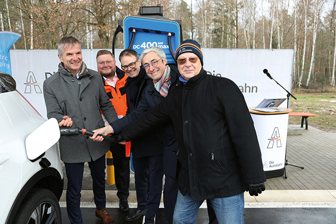 TotalEnergies eröffnet ihre ersten zwei Deutschlandnetz-Schnellladestationen an der A3