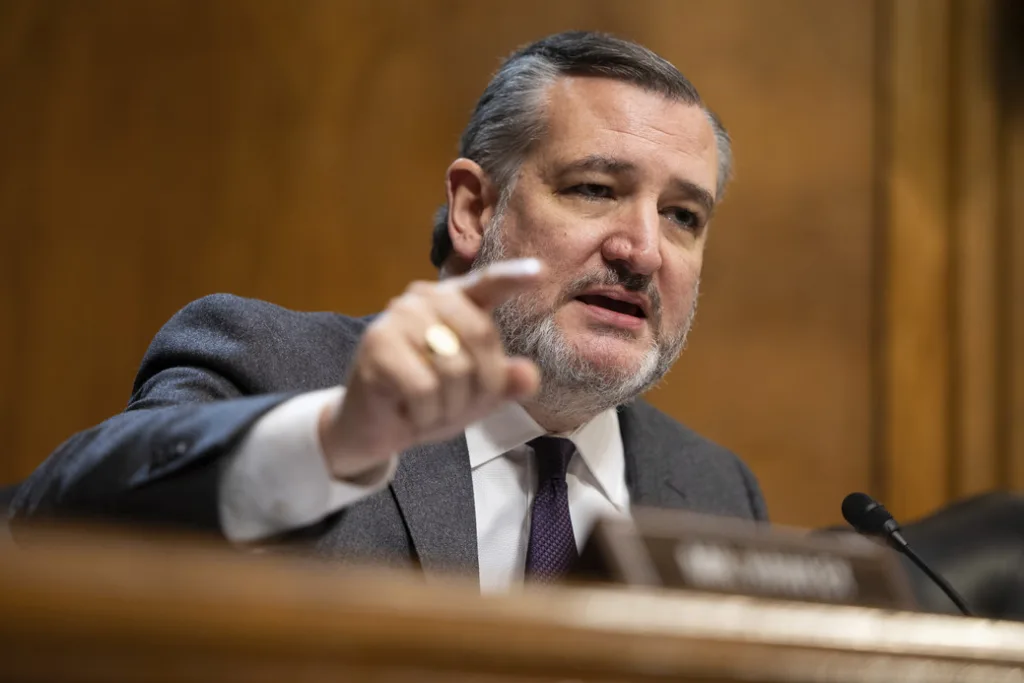 Sen. Cruz Seeks to Block ESG, DEI Voting in $1 Trillion Federal Retirement Plan