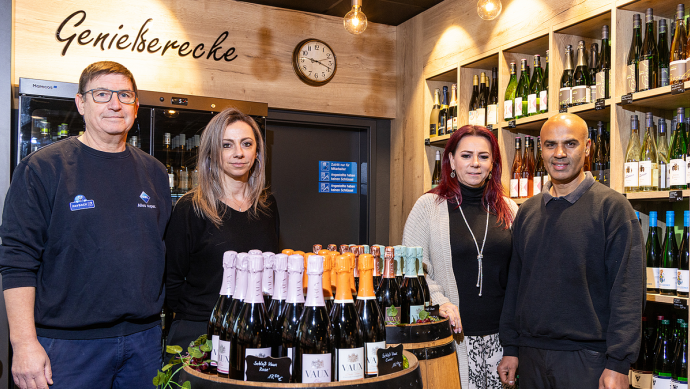 Freuen sich über den gelungenen Umbau (von links): Michael Reuter, Daniela Balgo, Martina Saini und Atman Saini.