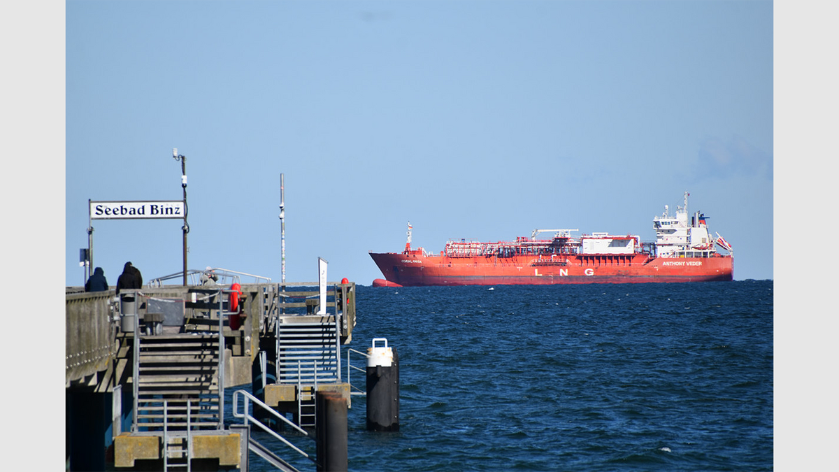 LNG-Terminal: Umwelthilfe kritisiert Betrieb ohne Landstrom