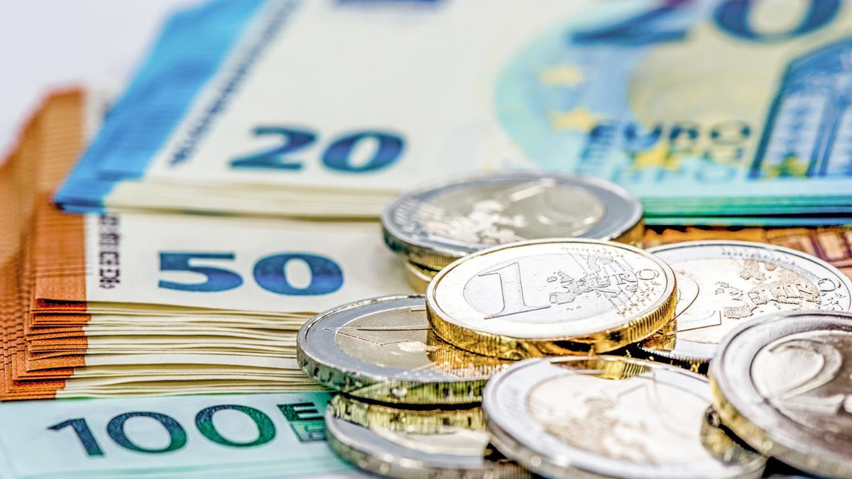 Wird Bezahlen in bar im Alltag schwieriger?