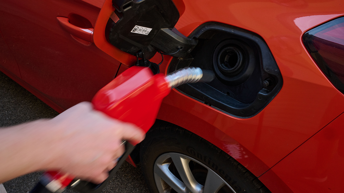 Zahlen für 2025 und: Spritpreis legt zum Jahreswechsel kräftig zu