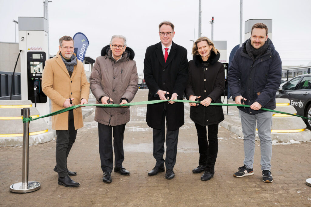 MB Energy Gruppe weiht Wasserstofftankstelle für Lkw in Lübeck ein