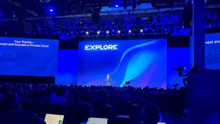 Hock Tan sei ein guter Geschäftsmann, sagt IDC-Analyst Jevin Jensen. Hier eröffnet er die Broadcom-Konferenz „VMware Explore 2025“.  (Bild: uo/Vogel IT-Medien GmbH)